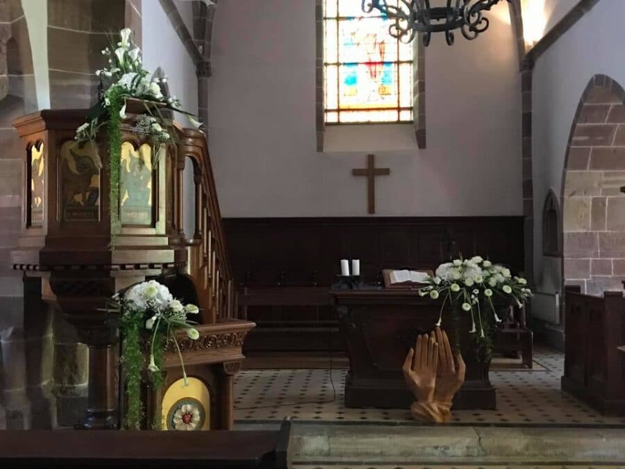 Ensemble de décor d'église vert et blanc