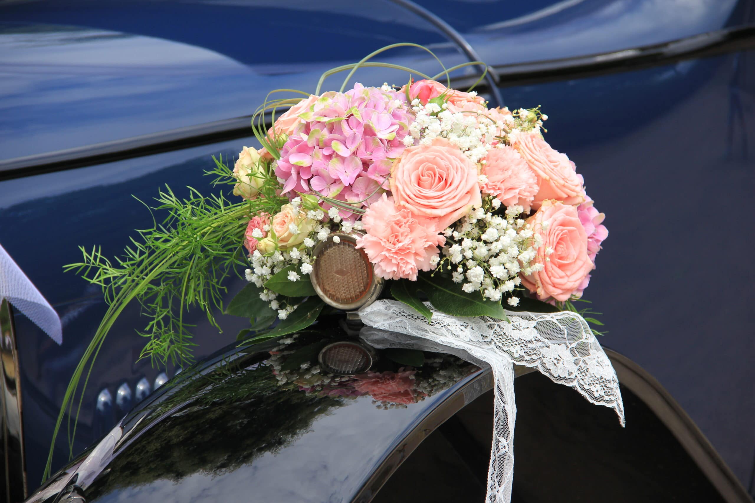 Décoration de voiture de mariage fleurs bouquet de mariage fleurs