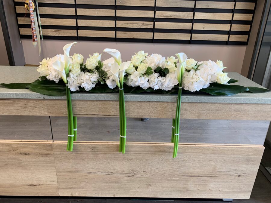 Arrangement autel moderne blanc et vert